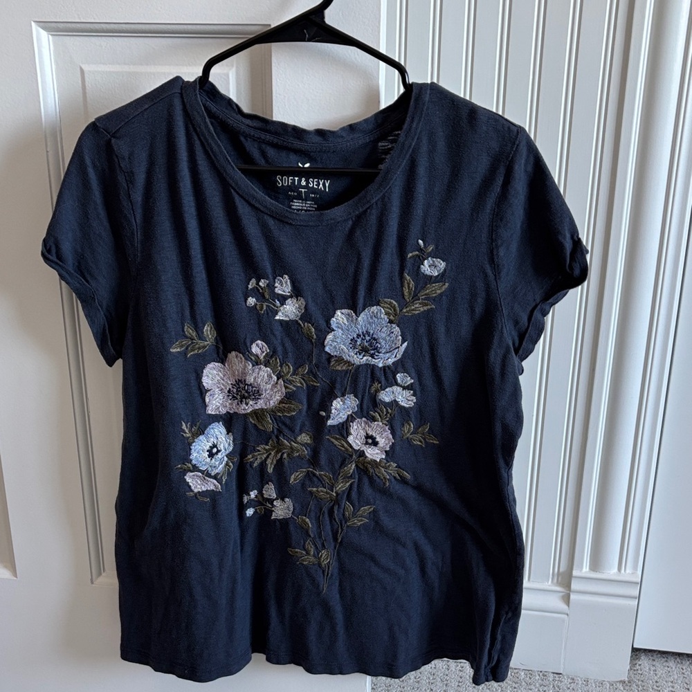 American Eagle Outfitters Navy Floral Short Sleeved Tee Women’s Size Large